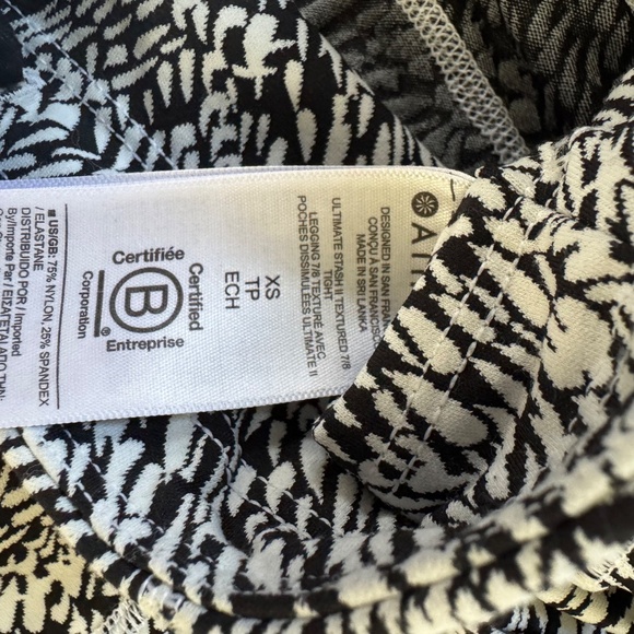 Athleta Ultimate Stash Textured 7/8 tight - Picture 8 of 8